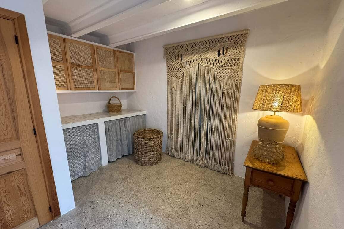 4 bedroom Villa for sale in Sella with pool garage - € 825,000 (Ref: 10163834)