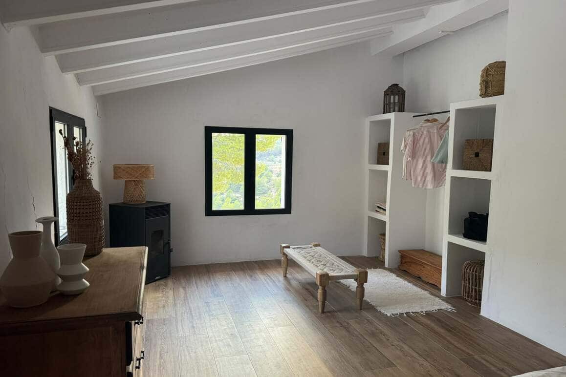 4 bedroom Villa for sale in Sella with pool garage - € 825,000 (Ref: 10163834)