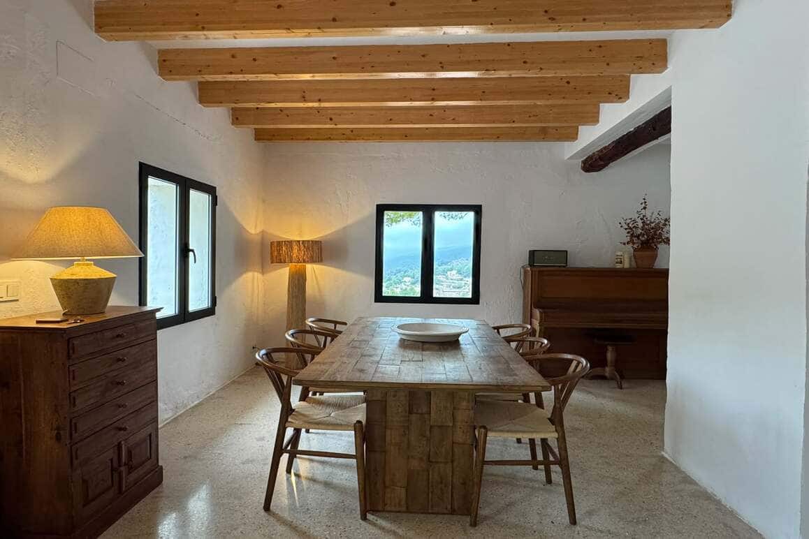 4 bedroom Villa for sale in Sella with pool garage - € 825,000 (Ref: 10163834)