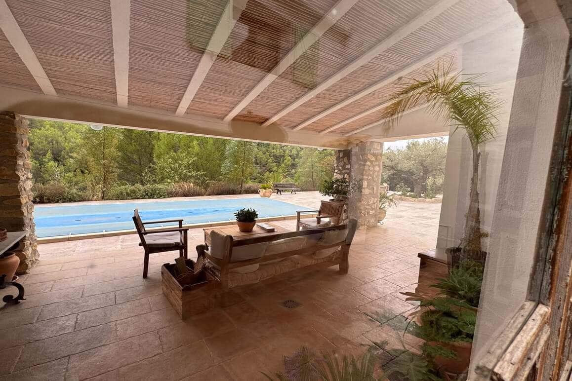 4 bedroom Villa for sale in Sella with pool garage - € 825,000 (Ref: 10163834)