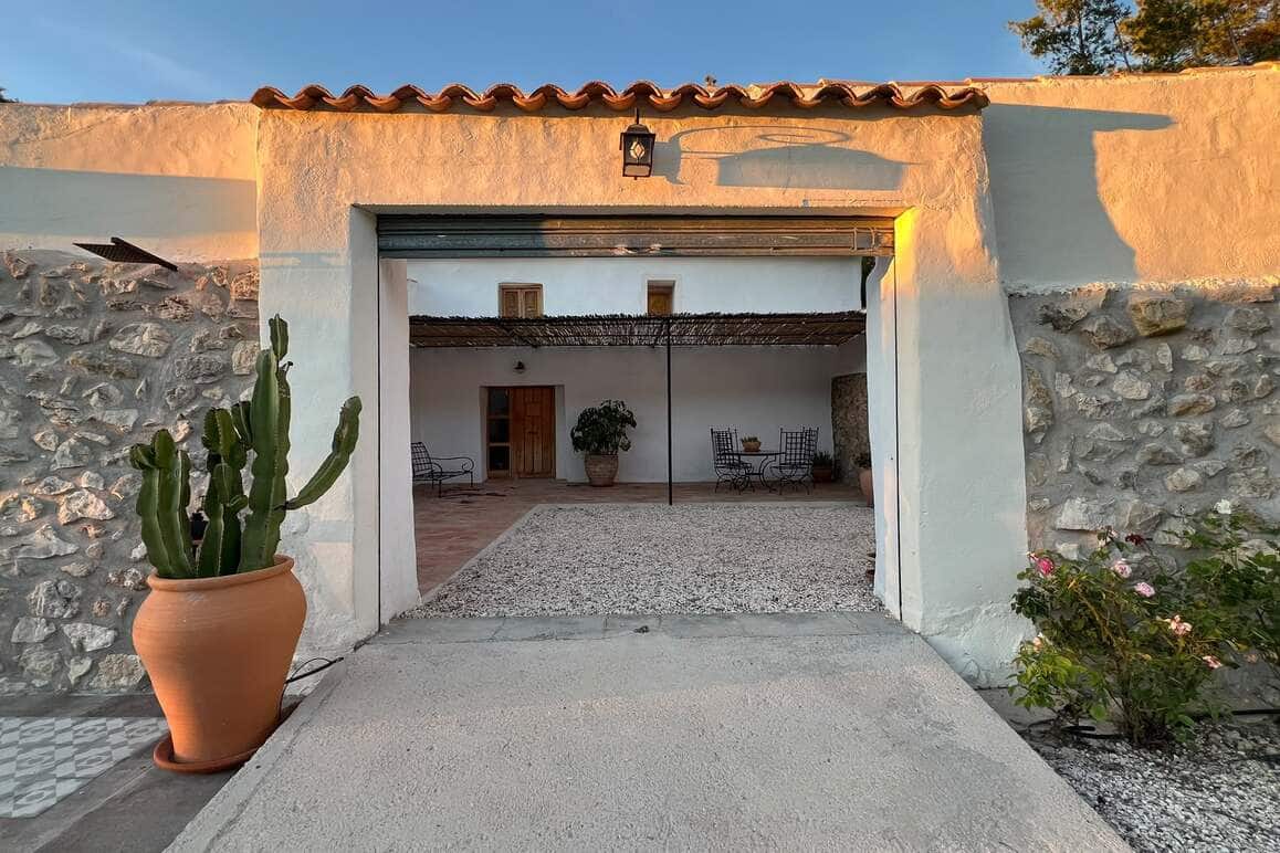 4 bedroom Villa for sale in Sella with pool garage - € 825,000 (Ref: 10163834)