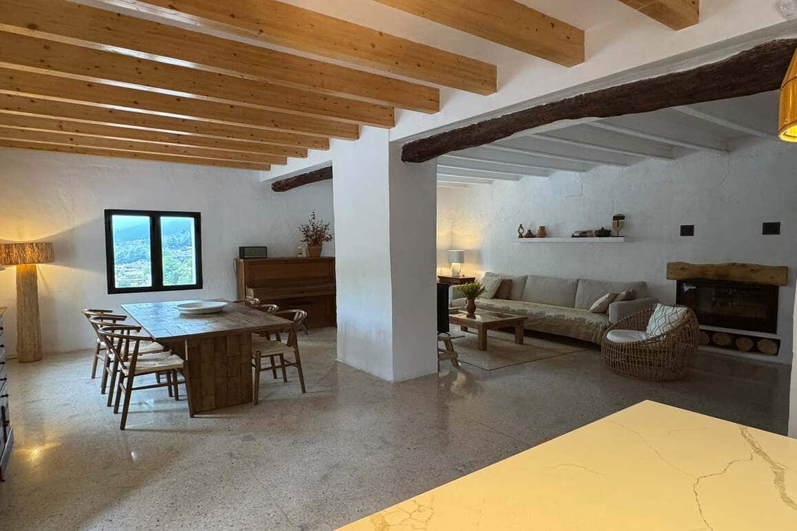 4 bedroom Villa for sale in Sella with pool garage - € 825,000 (Ref: 10163834)