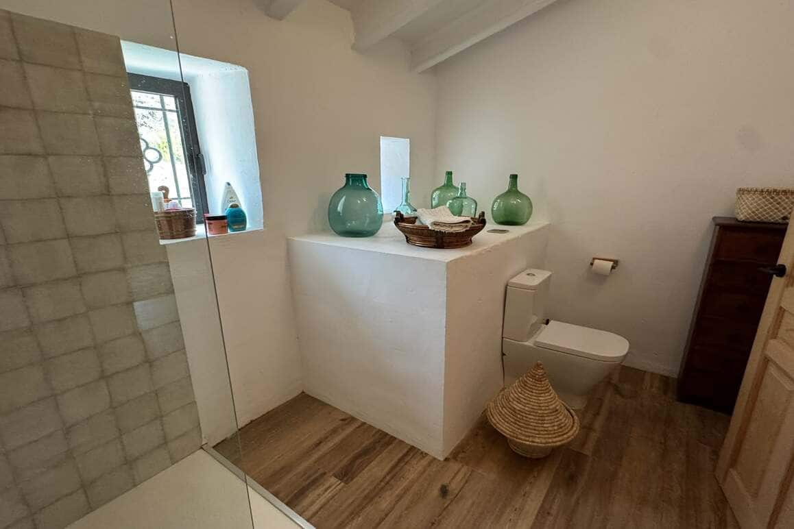 4 bedroom Villa for sale in Sella with pool garage - € 825,000 (Ref: 10163834)