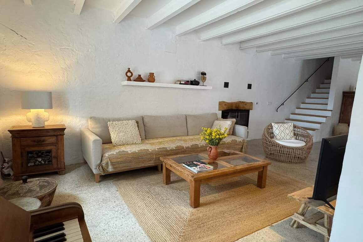 4 bedroom Villa for sale in Sella with pool garage - € 825,000 (Ref: 10163834)