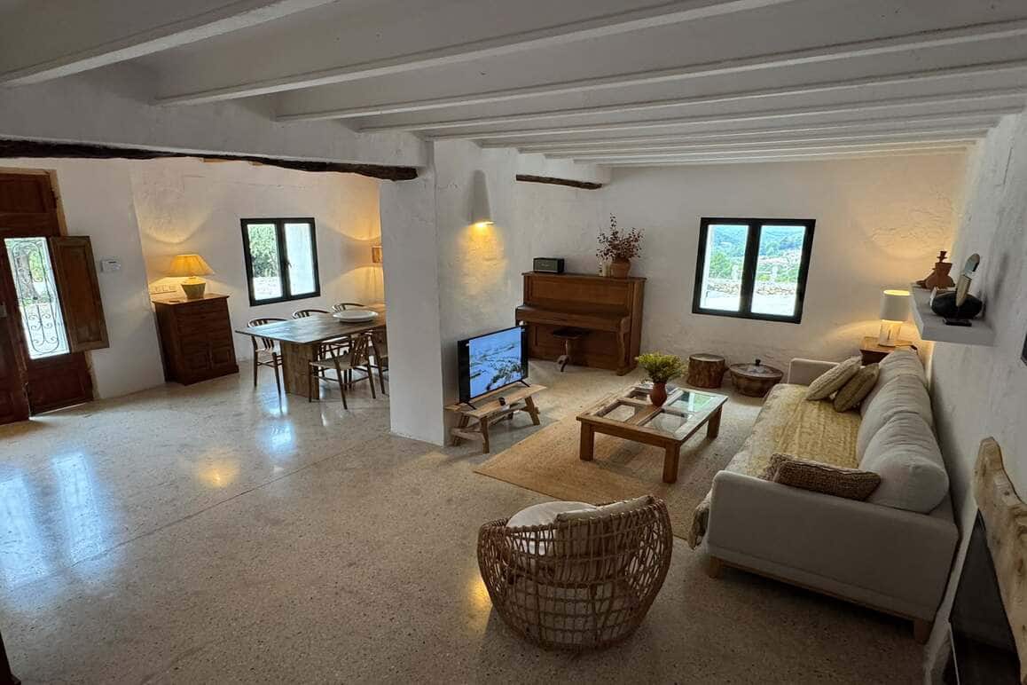 4 bedroom Villa for sale in Sella with pool garage - € 825,000 (Ref: 10163834)