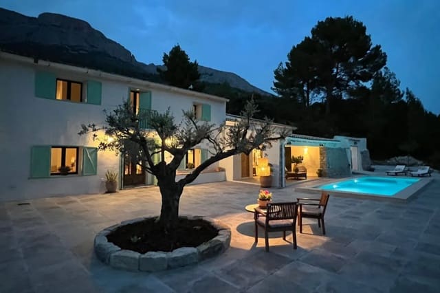 4 soverom Villa til salgs i Sella med svømmebasseng garasje - € 825 000 (Ref: 10163834)