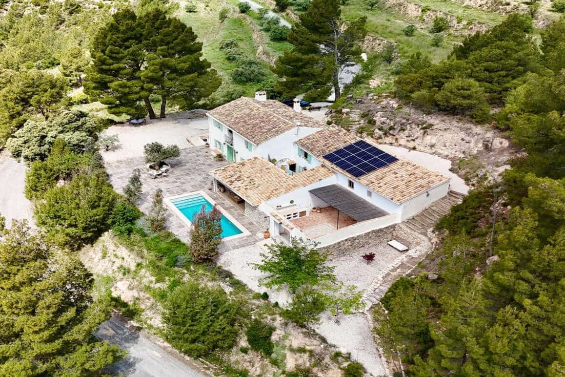 4 bedroom Villa for sale in Sella with pool garage - € 825,000 (Ref: 10163834)
