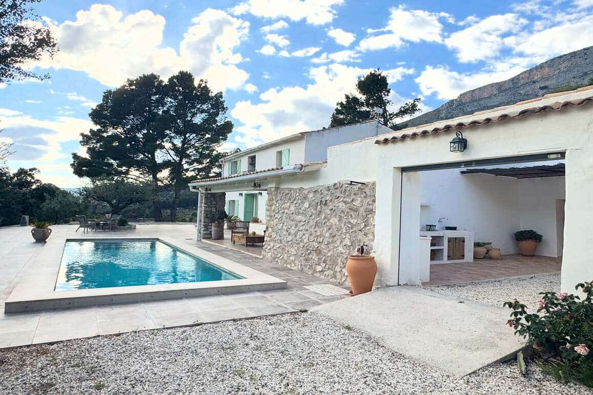 4 bedroom Villa for sale in Sella with pool garage - € 825,000 (Ref: 10163834)