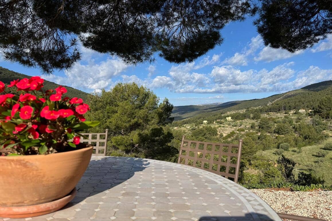4 bedroom Villa for sale in Sella with pool garage - € 825,000 (Ref: 10163834)