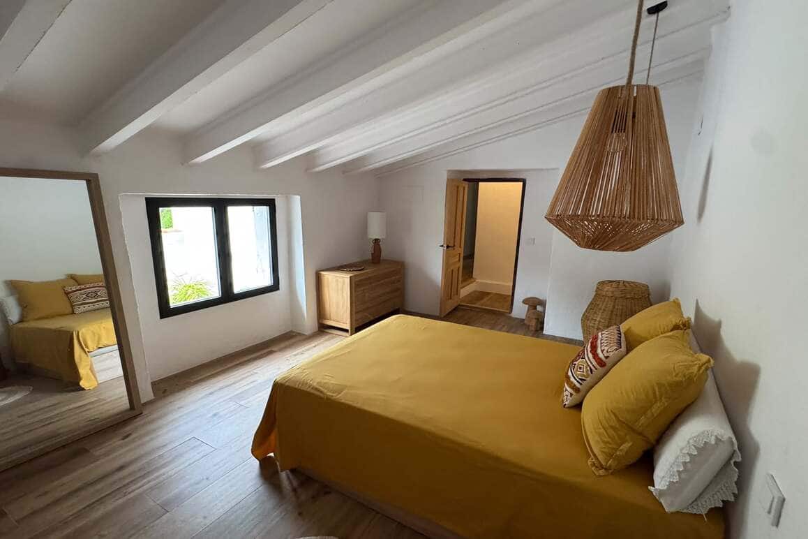 4 bedroom Villa for sale in Sella with pool garage - € 825,000 (Ref: 10163834)