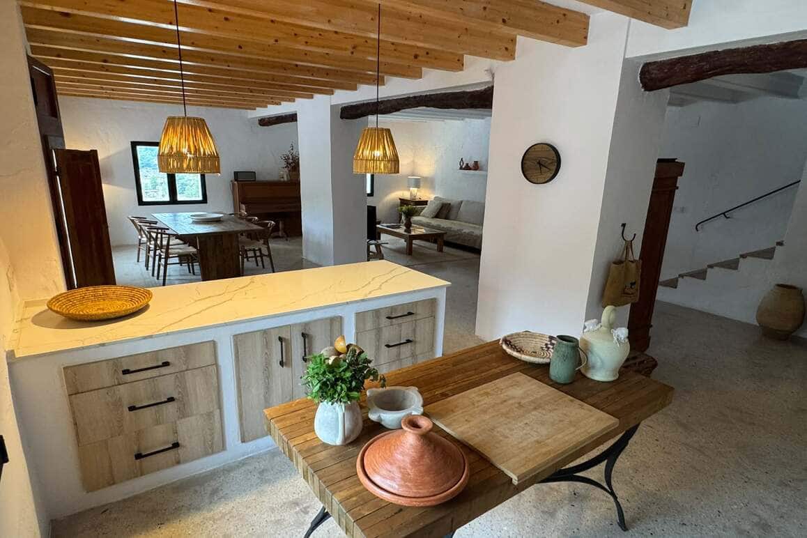 4 bedroom Villa for sale in Sella with pool garage - € 825,000 (Ref: 10163834)