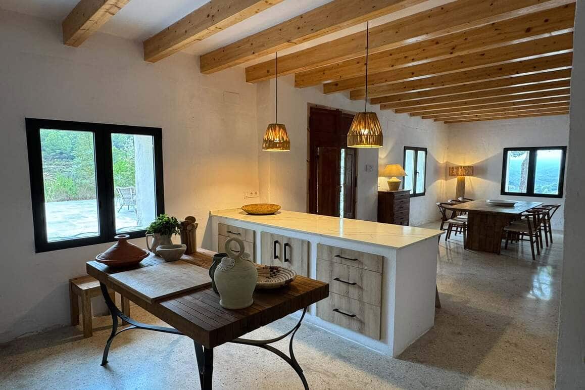 4 bedroom Villa for sale in Sella with pool garage - € 825,000 (Ref: 10163834)