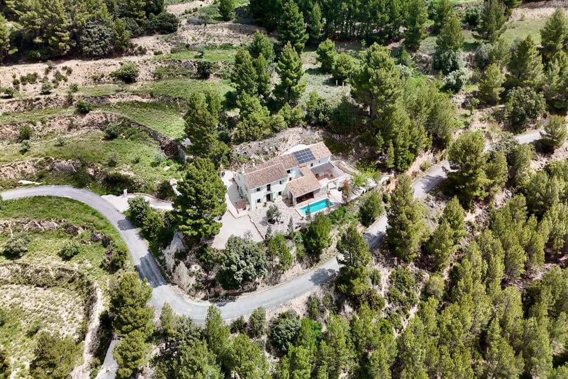 4 bedroom Villa for sale in Sella with pool garage - € 825,000 (Ref: 10163834)