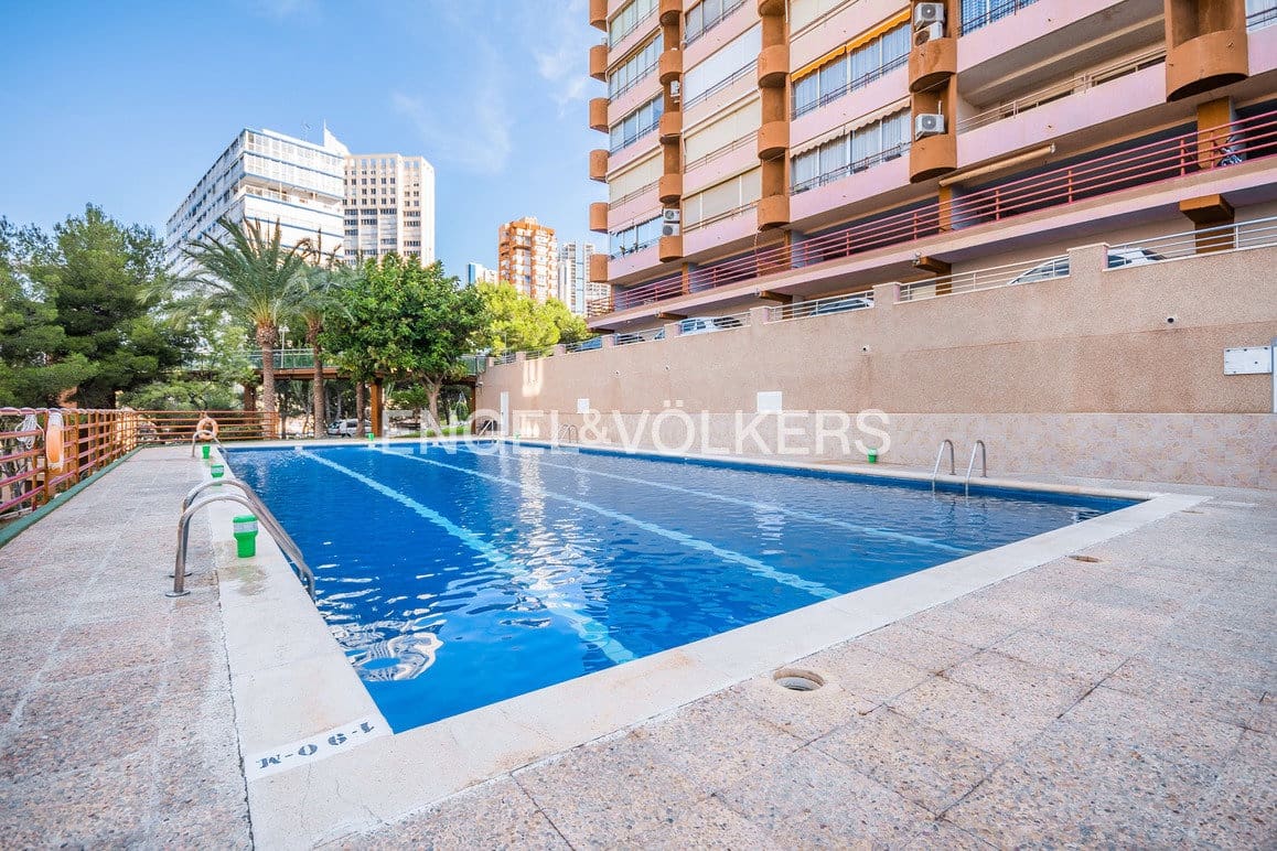 2 bedroom Apartment for rent in Benidorm with pool garage - € 1,200 (Ref: 10167453)