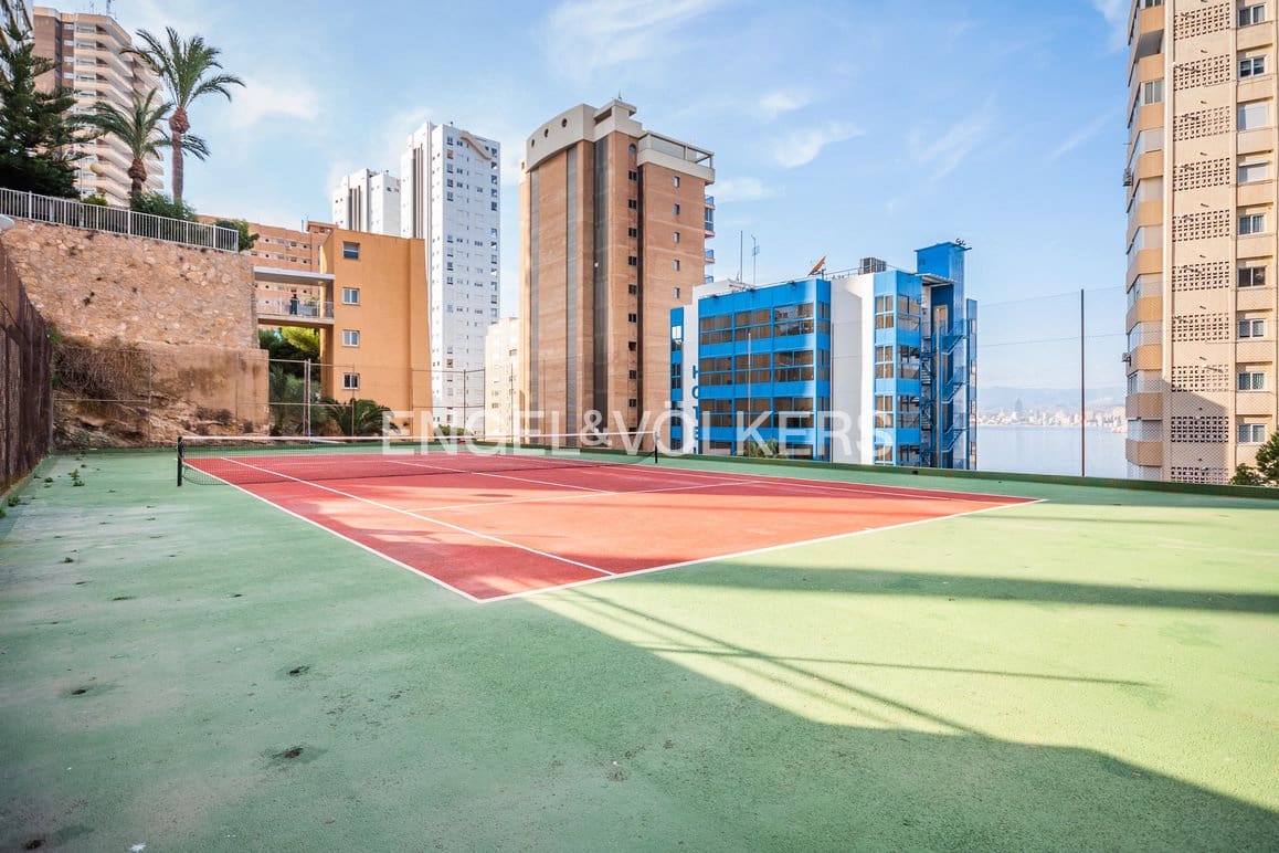 2 bedroom Apartment for rent in Benidorm with pool garage - € 1,200 (Ref: 10167453)