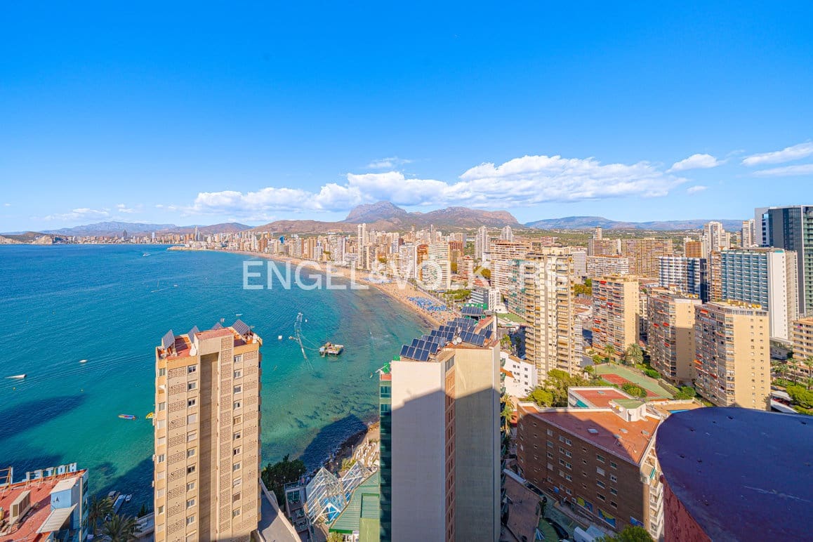 2 bedroom Apartment for rent in Benidorm with pool garage - € 1,200 (Ref: 10167453)