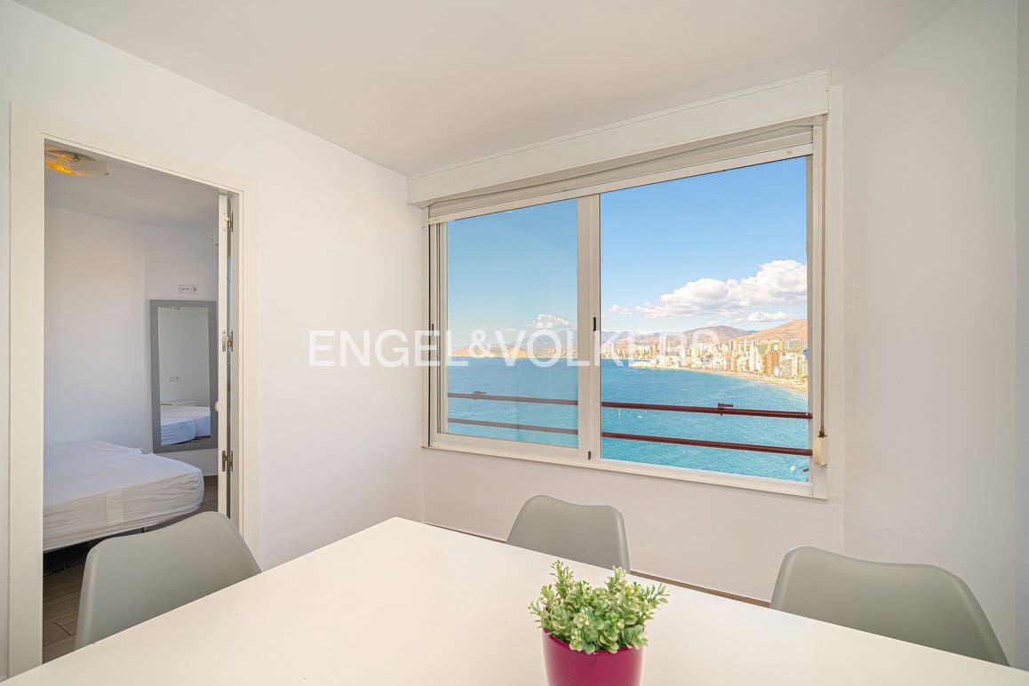 2 bedroom Apartment for rent in Benidorm with pool garage - € 1,200 (Ref: 10167453)