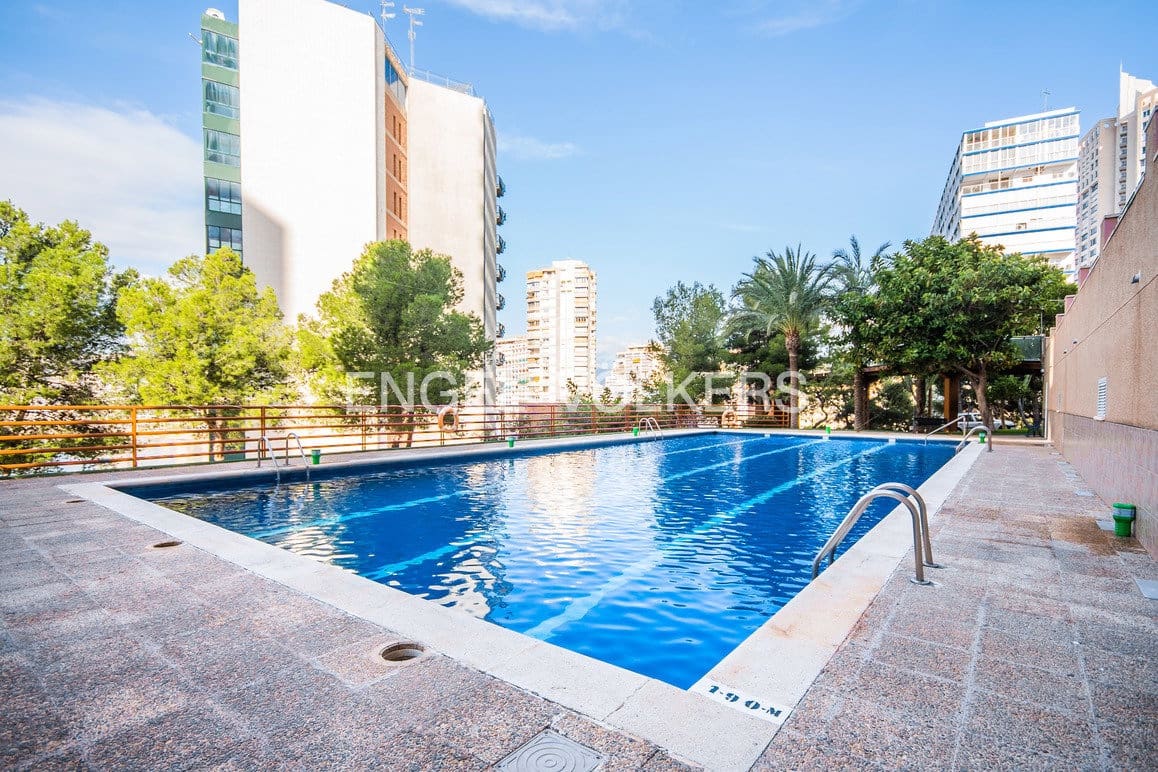 2 bedroom Apartment for rent in Benidorm with pool garage - € 1,200 (Ref: 10167453)