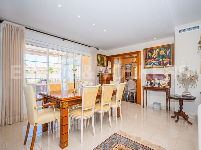 5 soveværelse Villa til salg i La Nucia med swimmingpool garage - € 800.000 (Ref: 8737009)