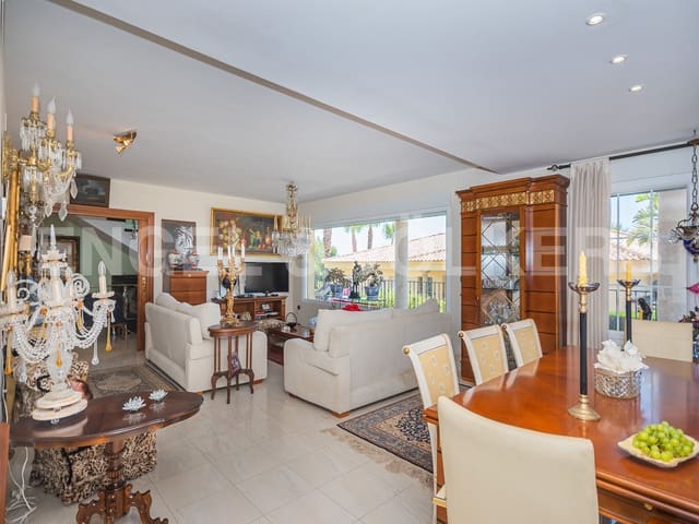 5 soveværelse Villa til salg i La Nucia med swimmingpool garage - € 800.000 (Ref: 8737009)