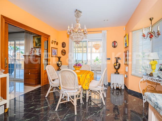 5 soveværelse Villa til salg i La Nucia med swimmingpool garage - € 800.000 (Ref: 8737009)