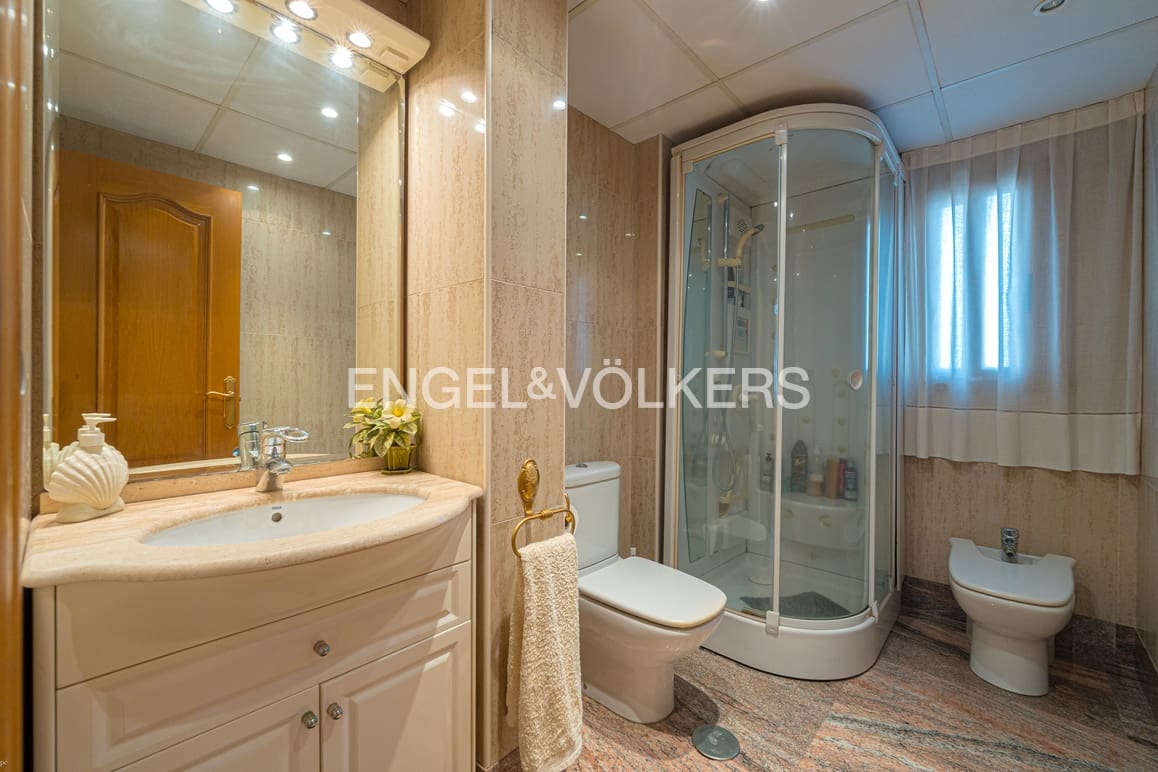 Apartamento de 3 habitaciones en Benidorm en venta - 535.000 € (Ref: 8799678)