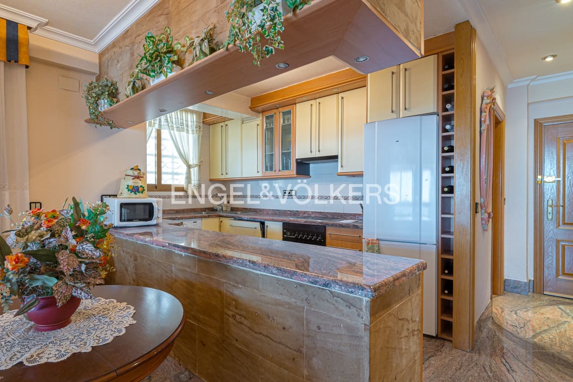 Apartamento de 3 habitaciones en Benidorm en venta - 535.000 € (Ref: 8799678)