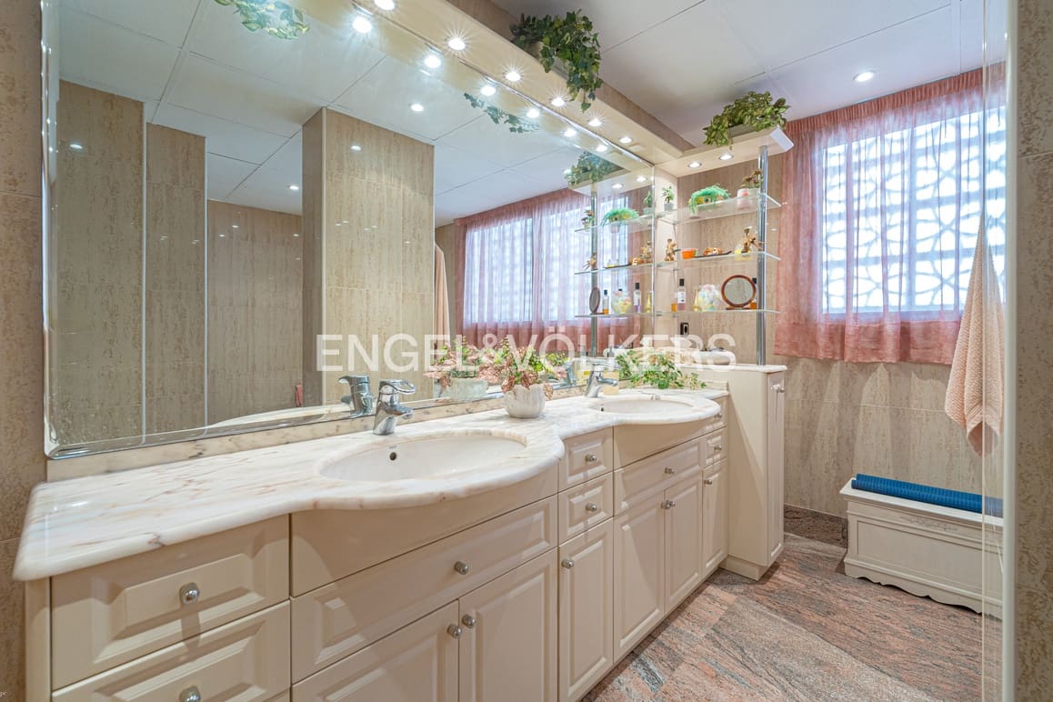 Apartamento de 3 habitaciones en Benidorm en venta - 535.000 € (Ref: 8799678)