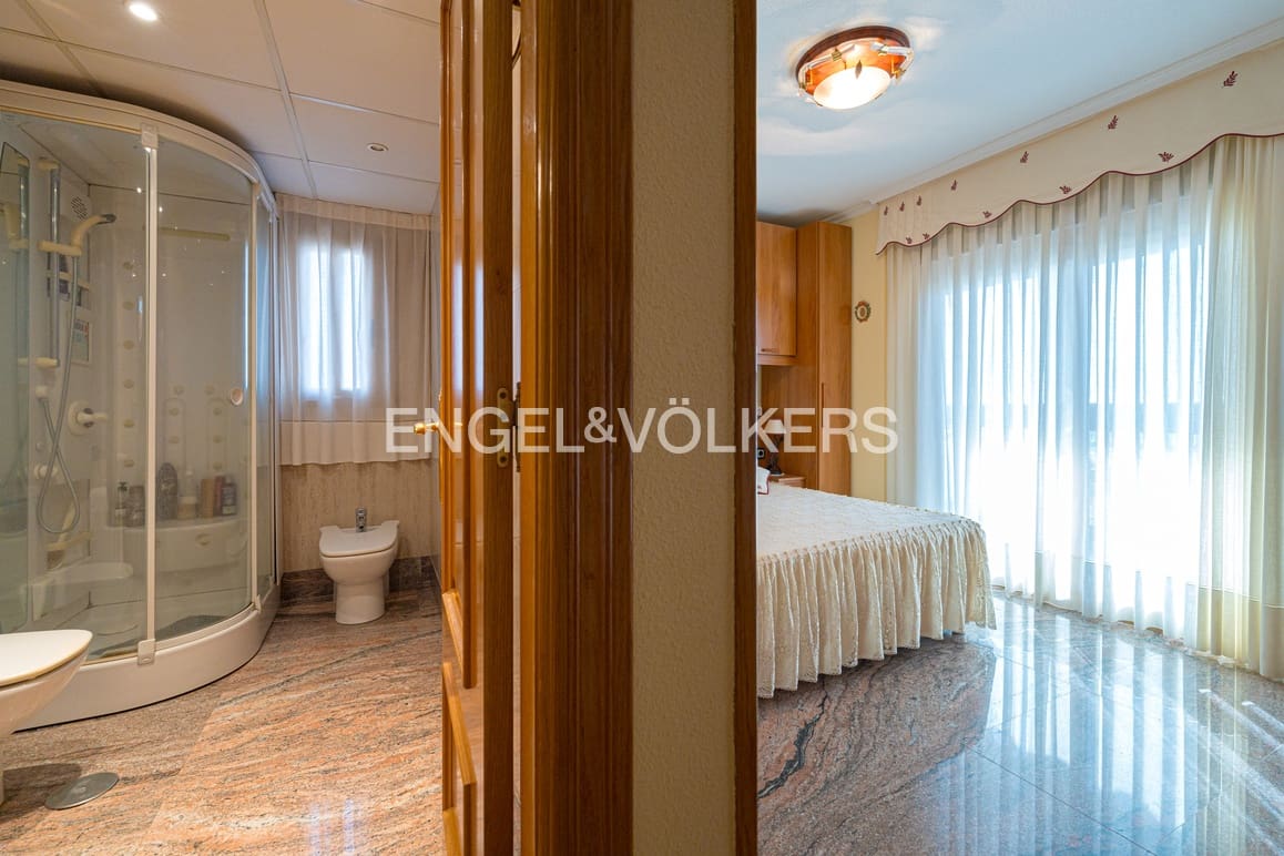 Apartamento de 3 habitaciones en Benidorm en venta - 535.000 € (Ref: 8799678)