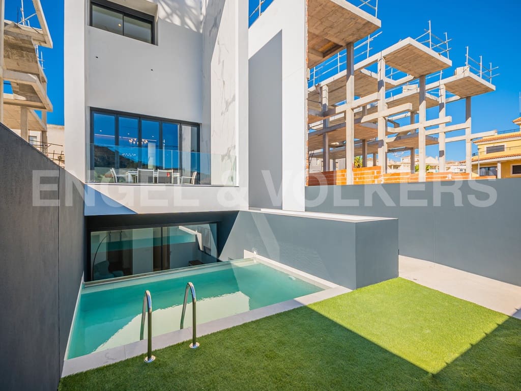 3 soveværelse Villa til salg i Albir med swimmingpool garage - € 665.000 (Ref: 8837960)