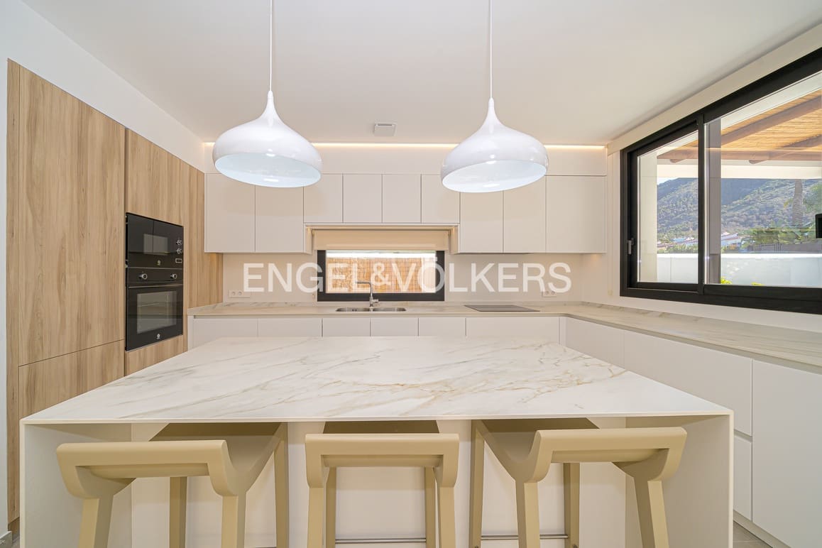 4 soveværelse Villa til salg i Albir med swimmingpool garage - € 875.000 (Ref: 8837962)