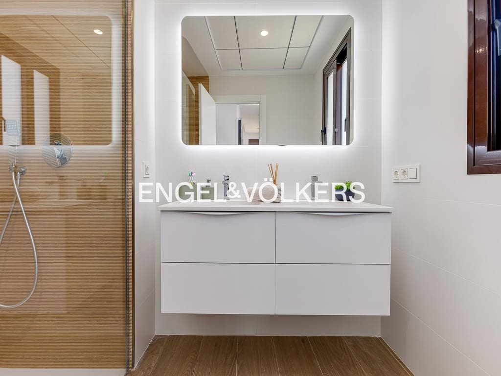 4 Zimmer Villa zu verkaufen in Finestrat mit Pool Garage - 730.000 € (Ref: 8850035)