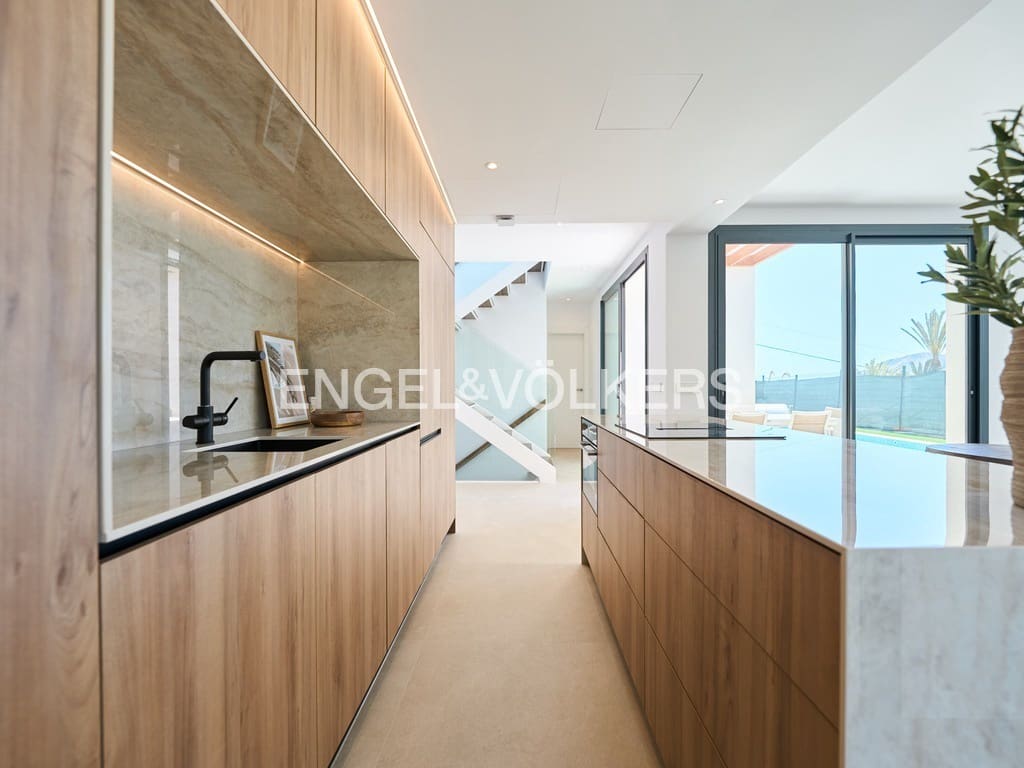 3 makuuhuone Huvila myytävänä paikassa Alfaz del Pi / L'Alfas del Pi mukana uima-altaan 
autotalli - 615 000 € (Ref: 8863670)