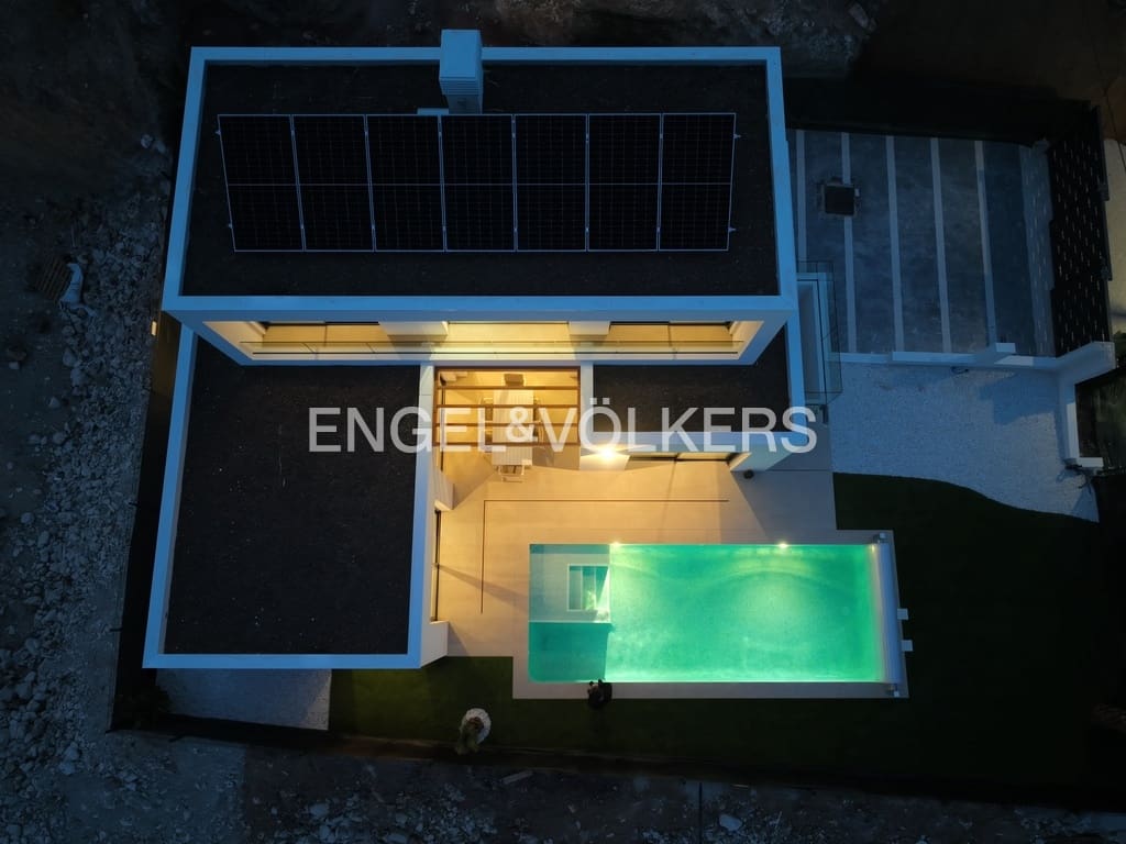 3 makuuhuone Huvila myytävänä paikassa Alfaz del Pi / L'Alfas del Pi mukana uima-altaan 
autotalli - 615 000 € (Ref: 8863670)