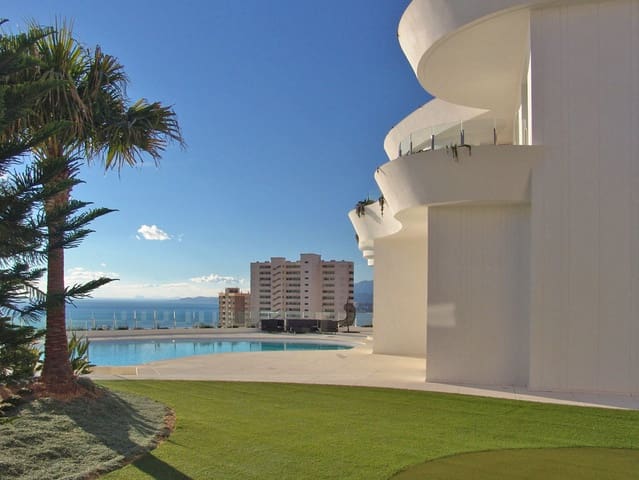 5 slaapkamer Villa te koop in Juzgados - Plaza de Toros, Benidorm met zwembad garage - € 3.500.000 (Ref: 8865680)