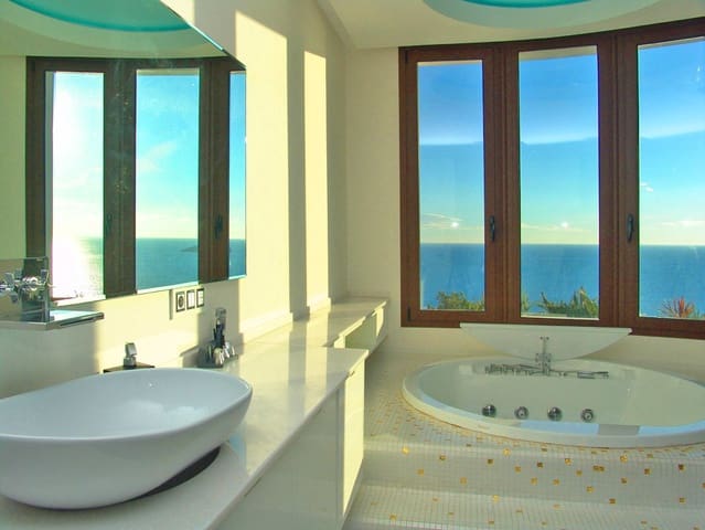 5 slaapkamer Villa te koop in Juzgados - Plaza de Toros, Benidorm met zwembad garage - € 3.500.000 (Ref: 8865680)