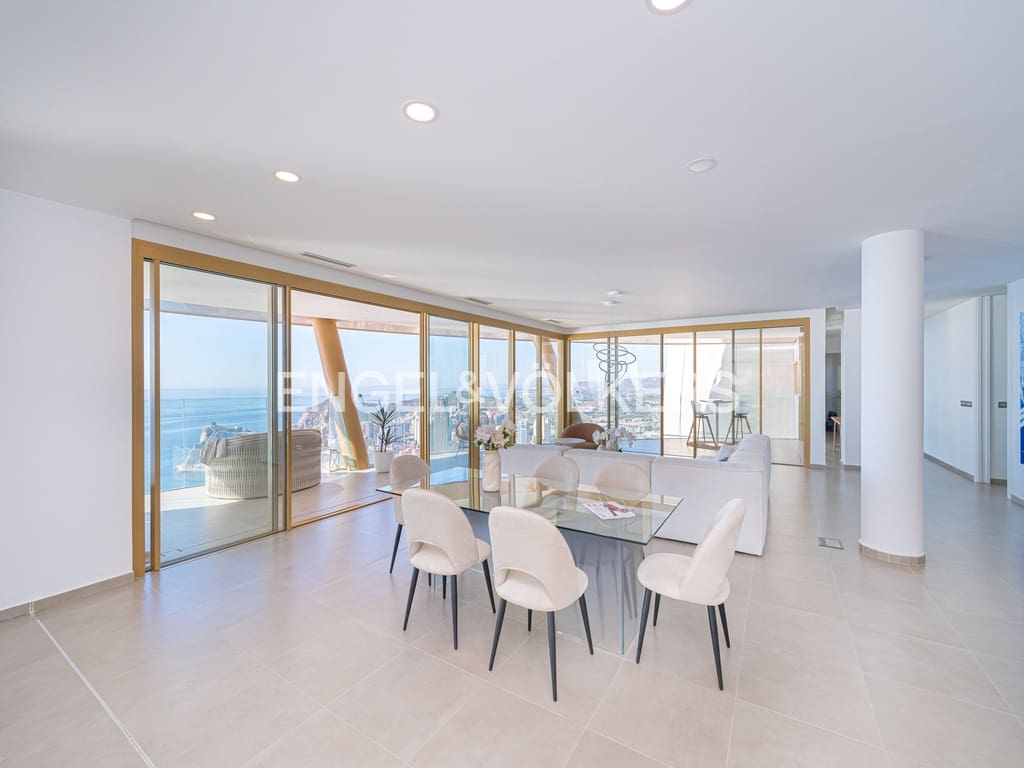 4 soveværelse Lejlighed til salg i Benidorm med swimmingpool garage - € 2.500.000 (Ref: 8866515)