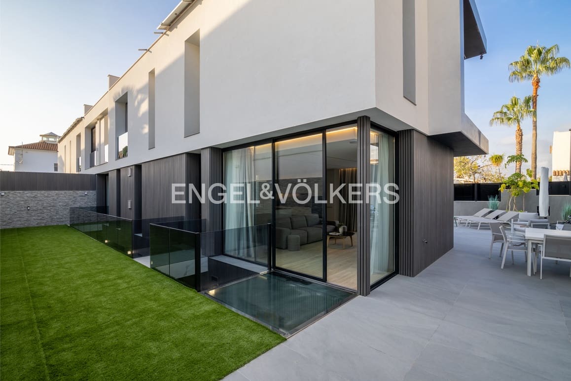 7 quarto Moradia para venda em Albir com piscina garagem - 1 950 000 € (Ref: 8878615)