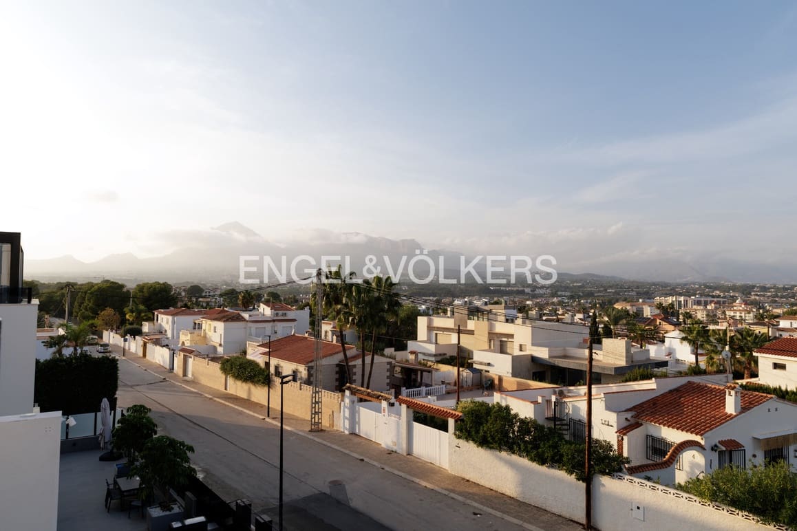 7 quarto Moradia para venda em Albir com piscina garagem - 1 950 000 € (Ref: 8878615)