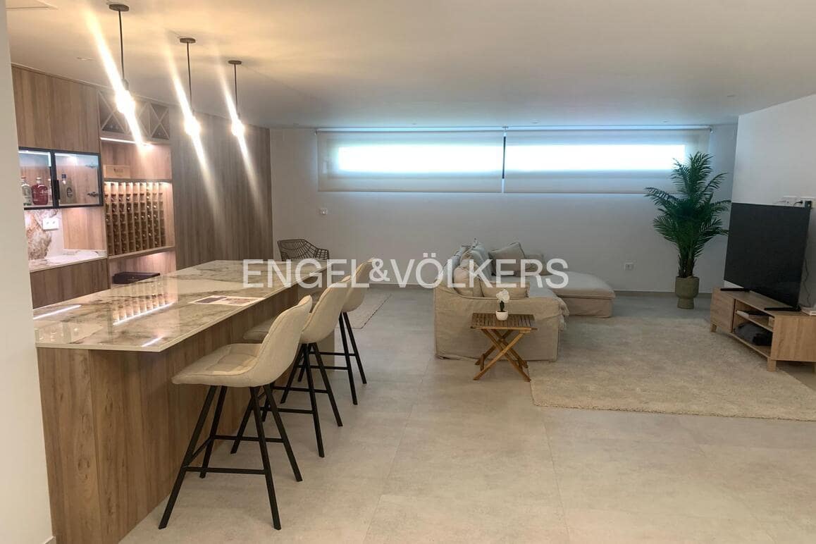 3 bedroom Villa for sale in Polop with pool garage - € 675,000 (Ref: 8886795)