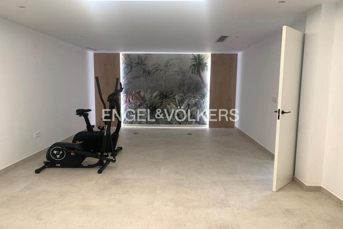 3 bedroom Villa for sale in Polop with pool garage - € 675,000 (Ref: 8886795)