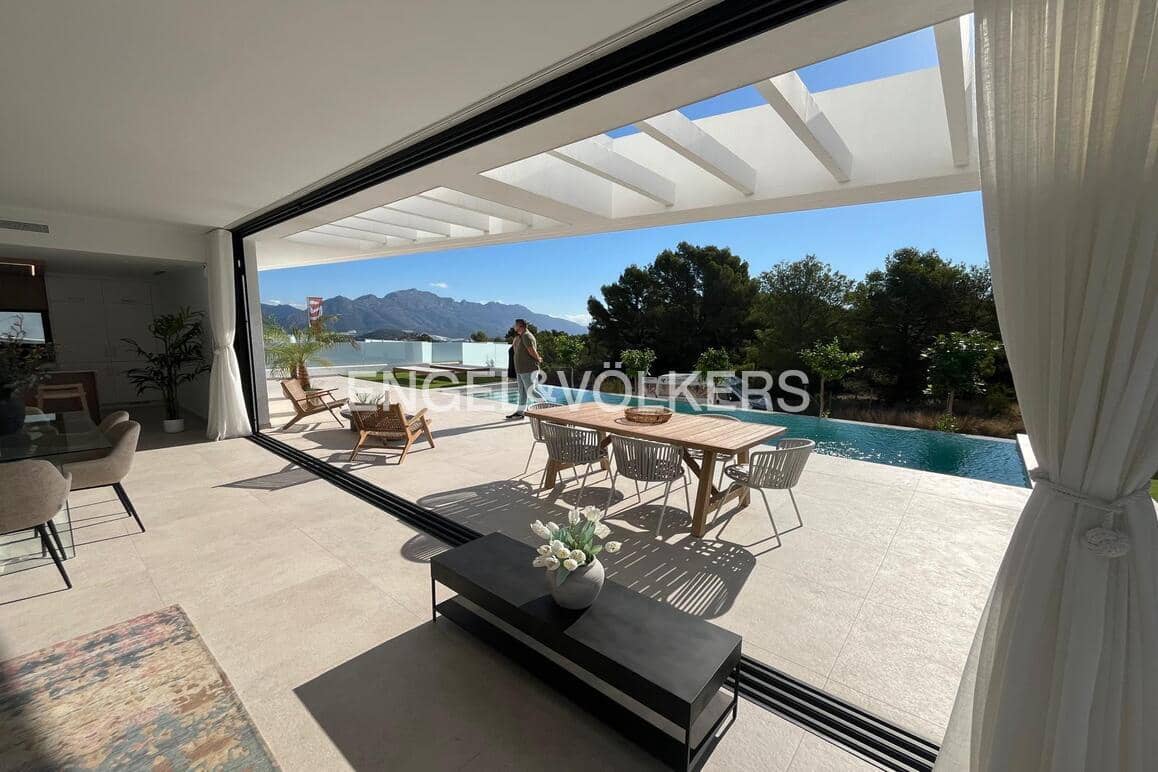 3 bedroom Villa for sale in Polop with pool garage - € 675,000 (Ref: 8886795)