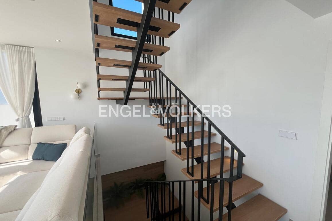 3 bedroom Villa for sale in Polop with pool garage - € 675,000 (Ref: 8886795)