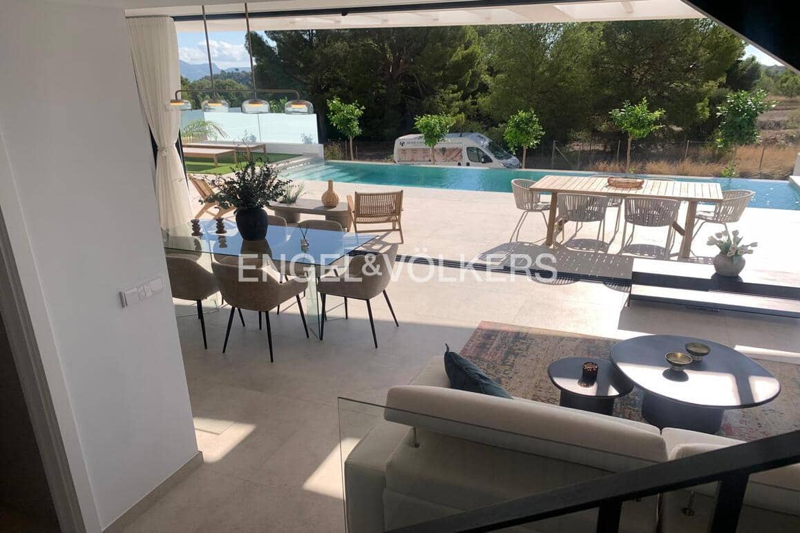 3 bedroom Villa for sale in Polop with pool garage - € 675,000 (Ref: 8886795)