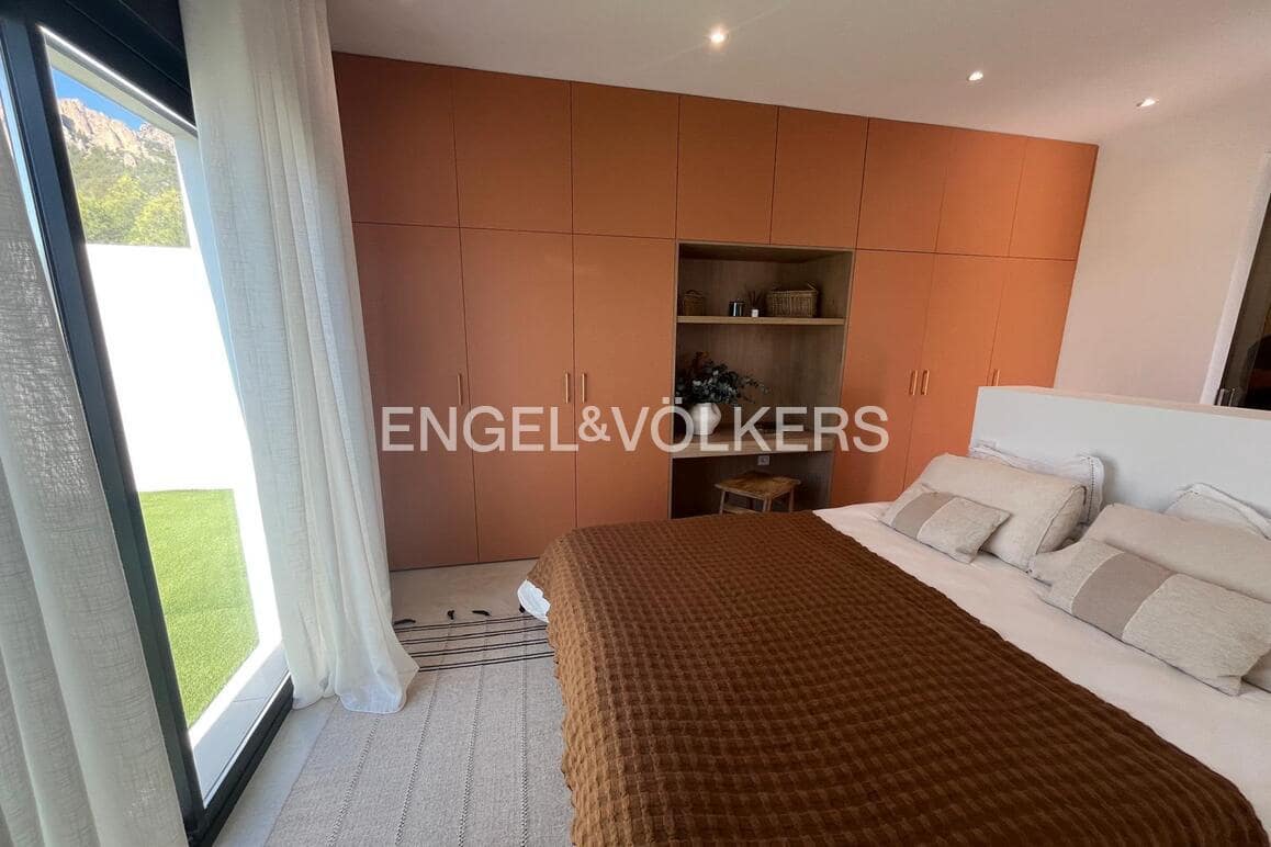 3 bedroom Villa for sale in Polop with pool garage - € 675,000 (Ref: 8886795)