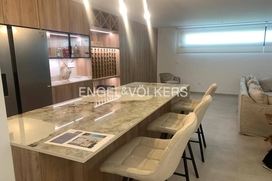 3 bedroom Villa for sale in Polop with pool garage - € 675,000 (Ref: 8886795)