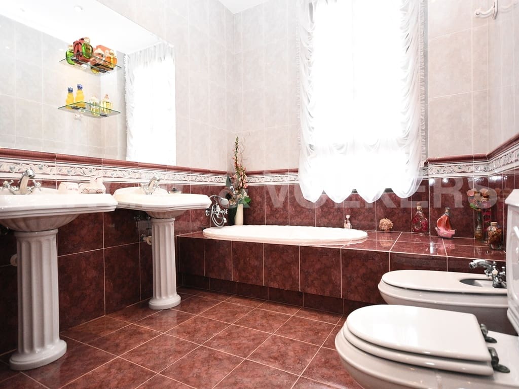 6 slaapkamer Villa te koop in Benidorm met zwembad garage - € 1.250.000 (Ref: 8886926)