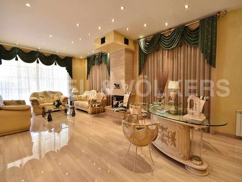 6 slaapkamer Villa te koop in Benidorm met zwembad garage - € 1.250.000 (Ref: 8886926)