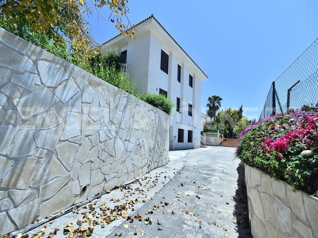 6 slaapkamer Villa te koop in Benidorm met zwembad garage - € 1.250.000 (Ref: 8886926)