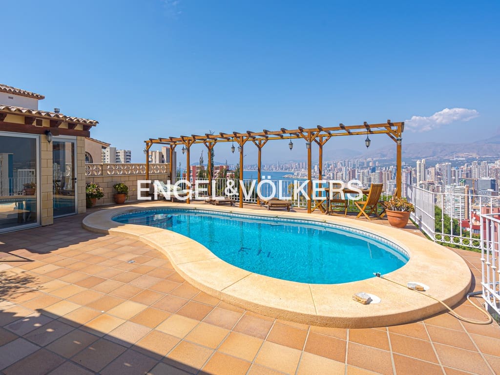 4 soveværelse Villa til salg i Benidorm med swimmingpool garage - € 1.390.000 (Ref: 8886928)